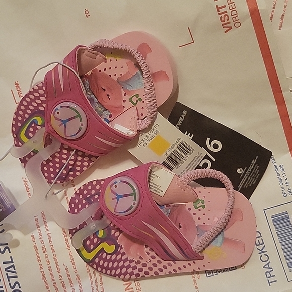 TROLLS LIGHTED FOOTWEAR SIZE 5/6 - Picture 2 of 12